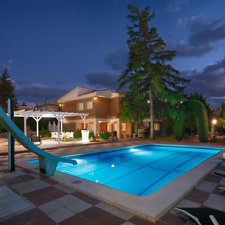 Villa Granada Garden Deluxe Моначил Екстериор снимка