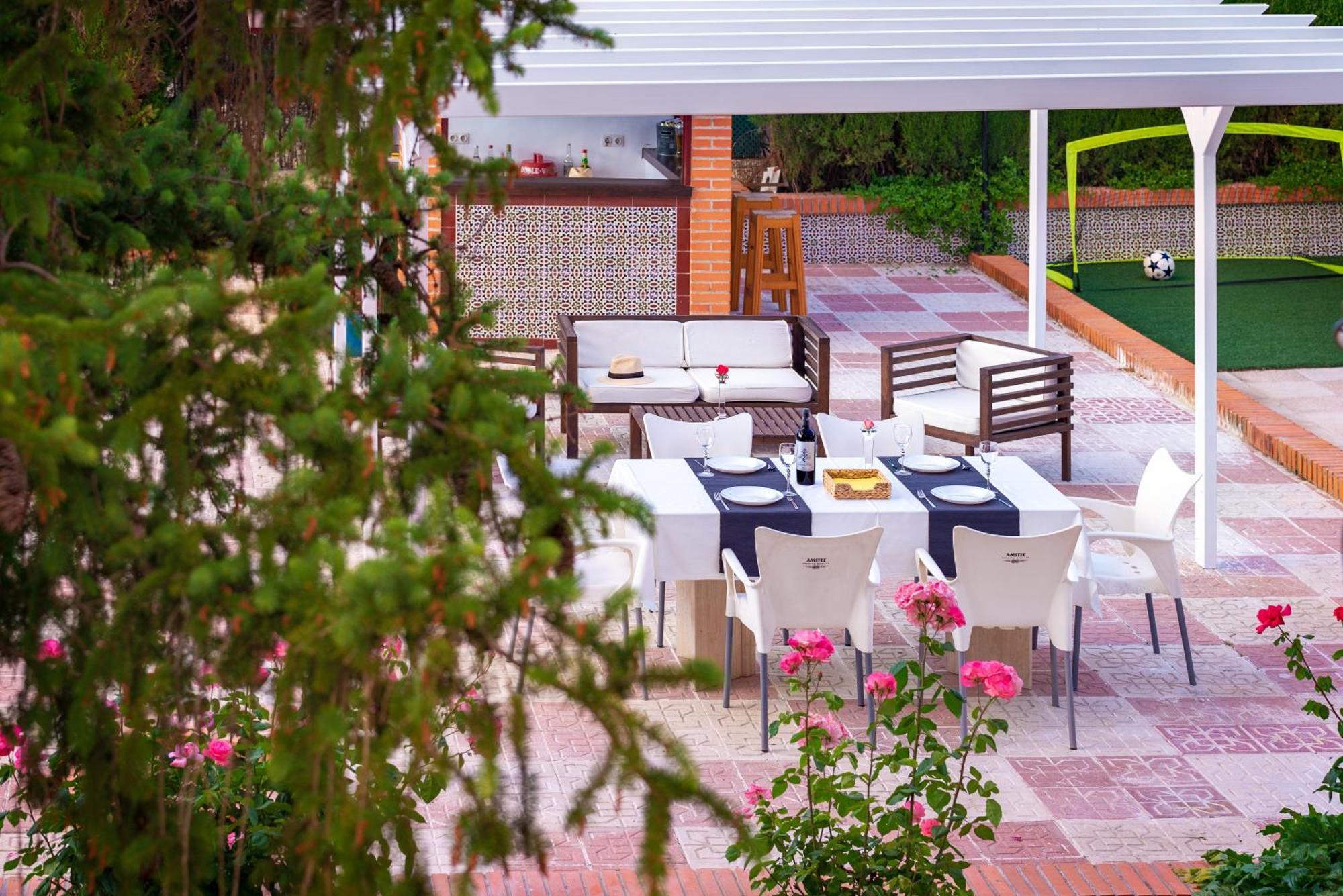 Villa Granada Garden Deluxe Моначил Екстериор снимка