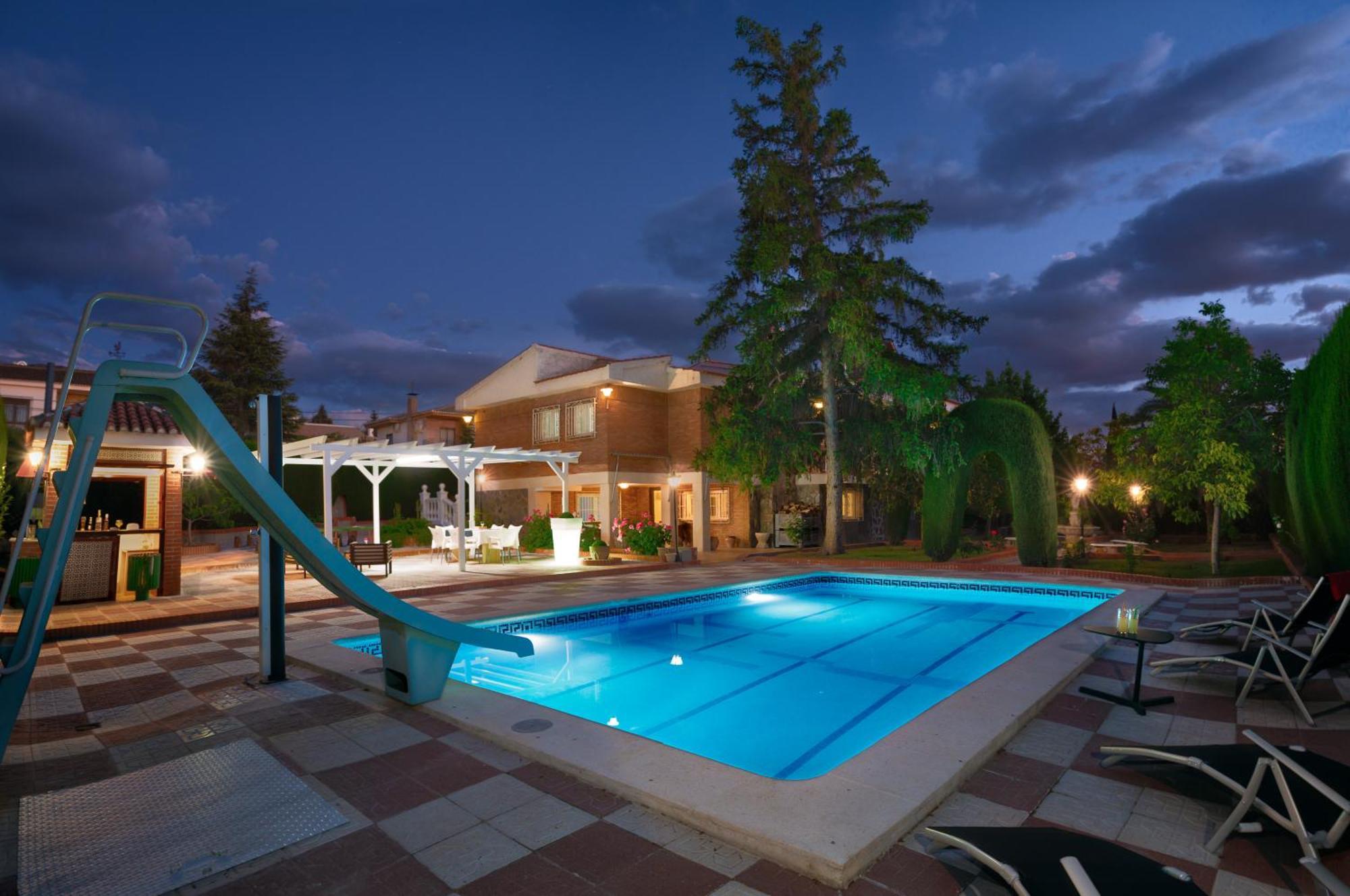 Villa Granada Garden Deluxe Моначил Екстериор снимка