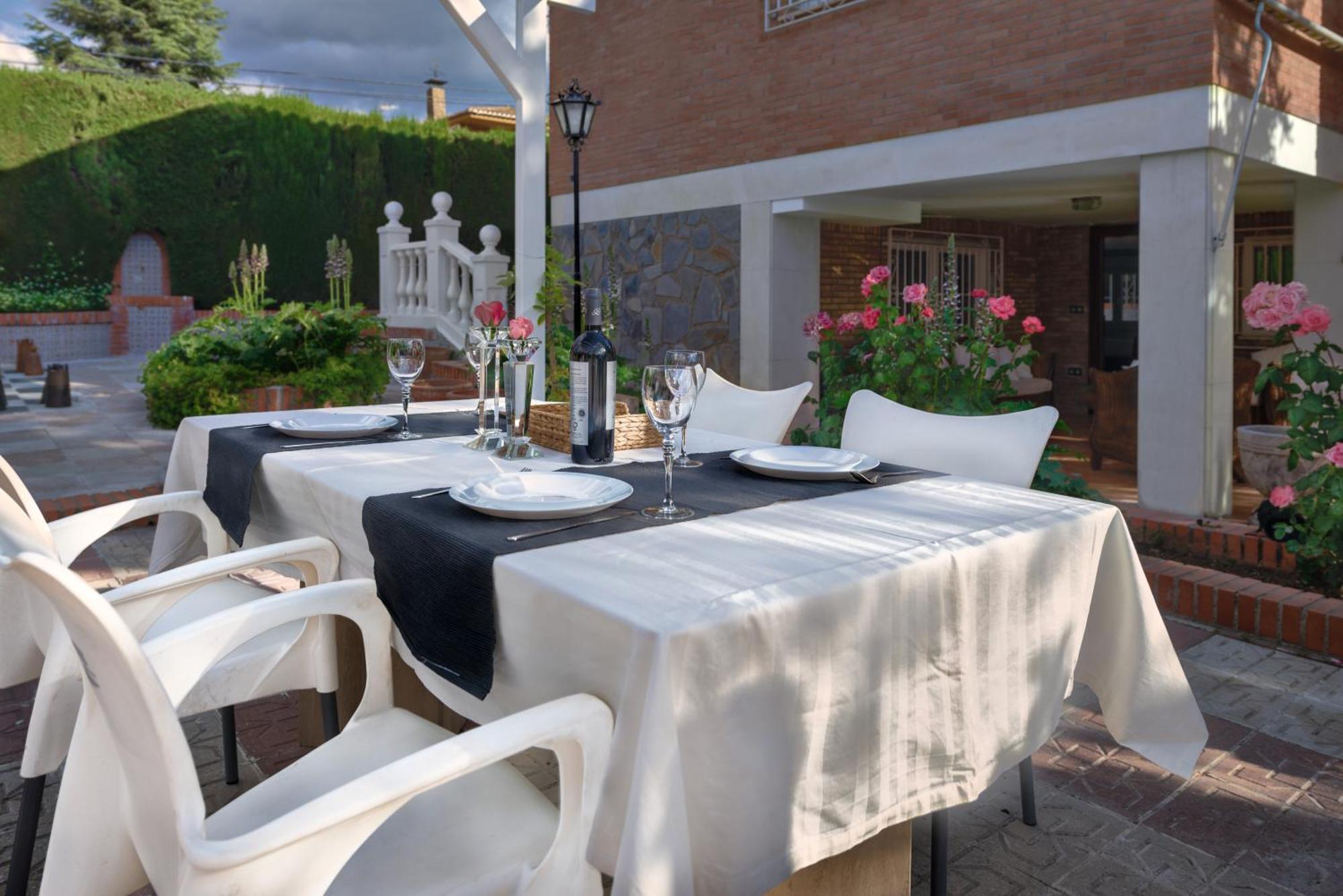 Villa Granada Garden Deluxe Моначил Екстериор снимка