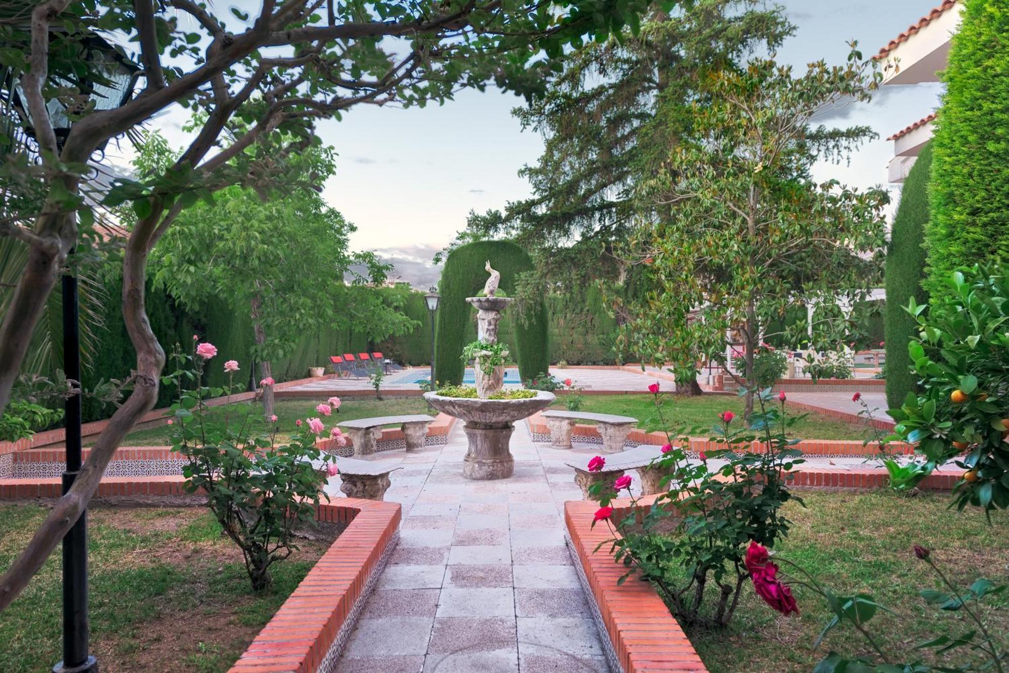 Villa Granada Garden Deluxe Моначил Екстериор снимка