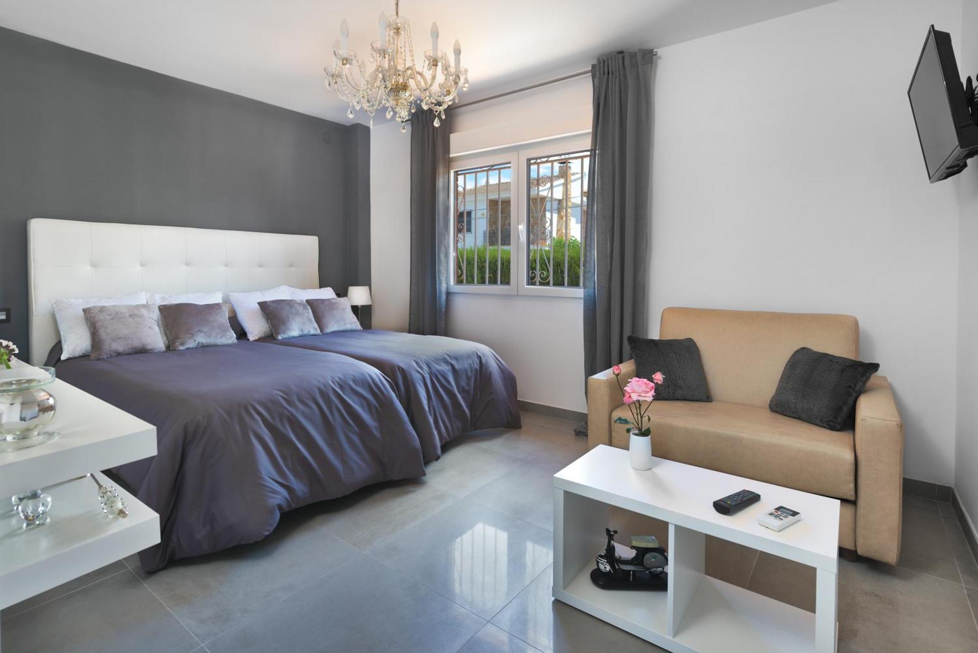 Villa Granada Garden Deluxe Моначил Екстериор снимка