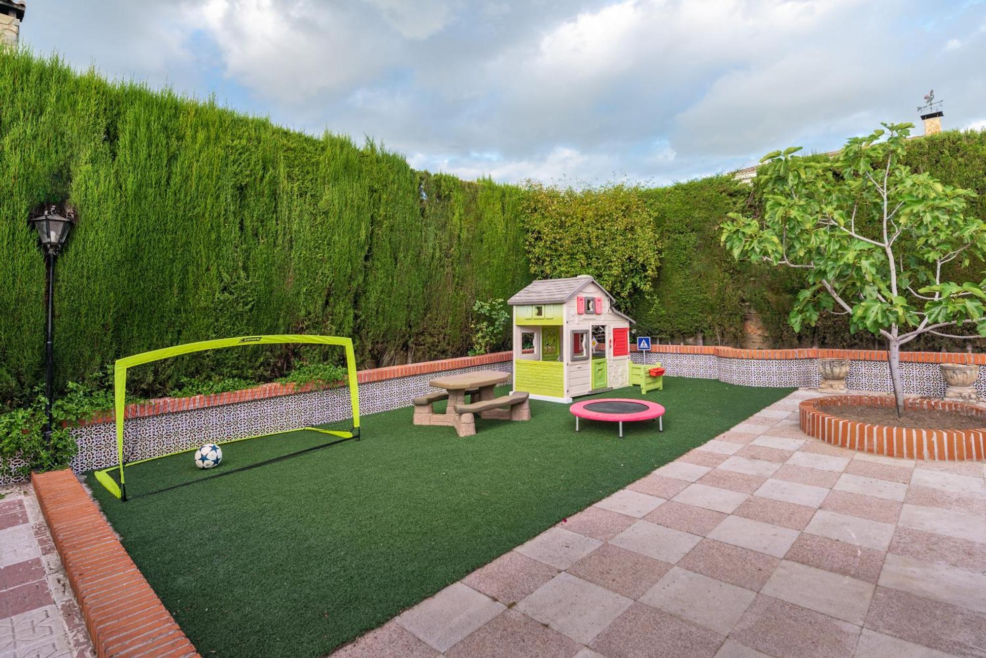 Villa Granada Garden Deluxe Моначил Екстериор снимка